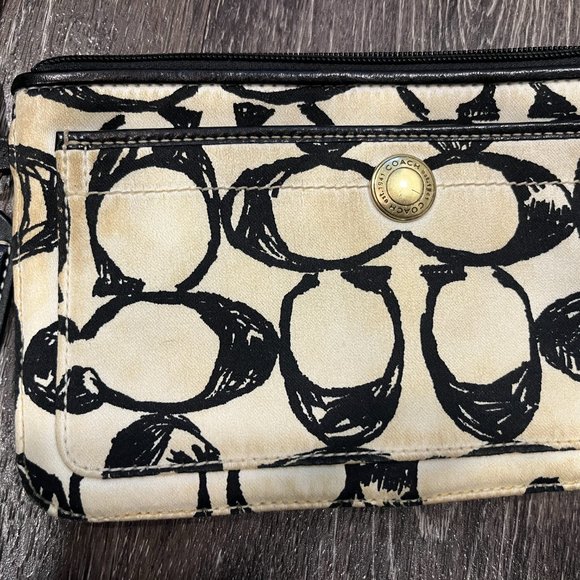 Authentic B&W Coach Wristlet - Picture 3 of 6